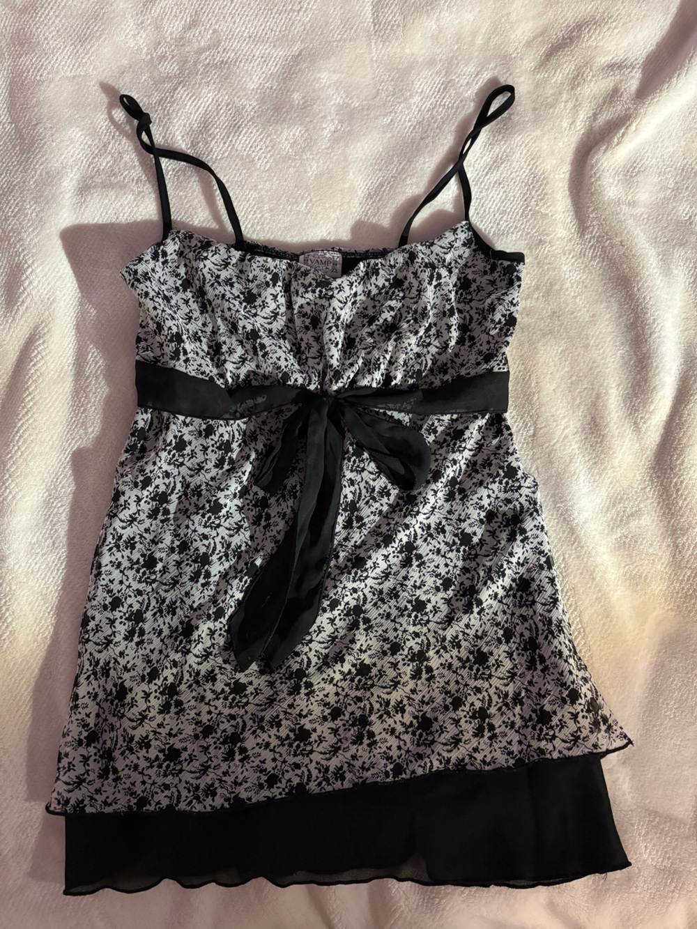 VAMP Y2K Double Layered Tank Top with a Bow, and a Beautiful Design. Size large.